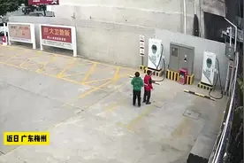 点赞！加油站差点“上火”，幸亏“小孩哥”及时提醒图片