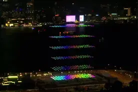 空中扫码香港有“礼”！大型无人机灯光秀点亮缤纷香港图片