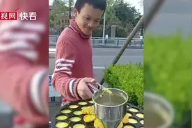 单亲爸爸带15岁自闭症儿子摆摊 称希望儿子走在自己前面图片