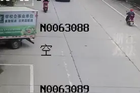 惊魂一幕！女子被轮胎2次碾压头盔保住一命图片