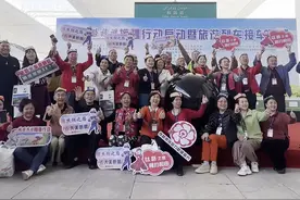 视频 | 铁路旅游援疆行启动 首批500名四川游客乘“川和号”专列游和田图片
