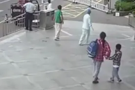 婴儿气管卡入异物医护狂奔救回孩子图片