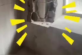 房主新房装修，敲开飘窗墙体发现邻居柜子，房主：邻居过界，柜子现已拆除图片