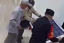 旅客抱警感激之情太饱满图片