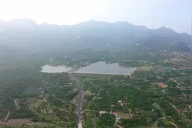 青岛平度市：樱桃红了桃花涧图片