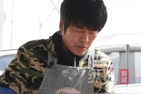 “粥饼伦”回应为什么不直播带货：每个人都有适合的专业，卖饼就是我的“专业”图片