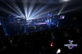 抖音美好奇妙夜精彩上演，焰火向星辰用歌声传递美好图片