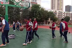 视频 | 乌鲁木齐市友谊医院专家走进兵团一中开讲职业体验课图片