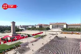 时政现场说丨致敬英雄：鲜花献英烈 浩气壮山河图片