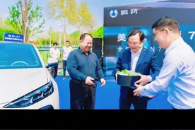 总裁交车！全新腾势N7交付现场火爆，车主们乐开了花！图片