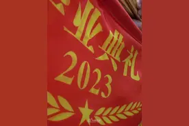 毕业即出征！#国防科大毕业典礼上军号响起#图片