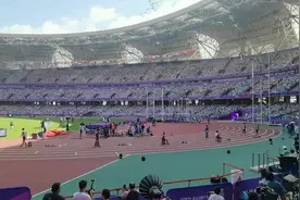 快讯：4×100米预赛打响 我省选手陈佳鹏亮相赛场图片