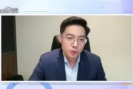 女子到银行存10万元现金被问钱的来源，柜员行为属侵犯隐私还是职责所在？图片