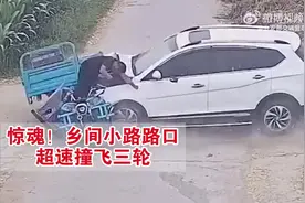 【惊魂！乡间小路路口 超速撞飞三轮】图片