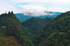 航拍：马鞍底拉灯瀑布 大自然壮观的奇妙美景图片