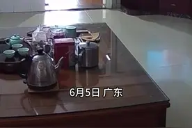 危险！老人用高压锅煮粽子突然爆炸图片