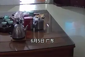 危险！老人用高压锅煮粽子突然爆炸图片
