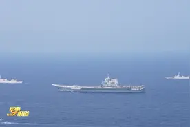 海军舰载机飞行员张敏获得“中国青年五四奖章”图片