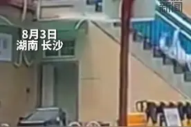 长沙一女子将护士推下楼梯致其抽搐 警方：正在调查处理图片