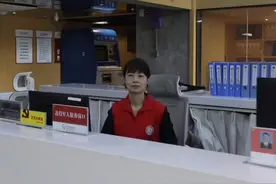 这位老兵的华丽变装，带来满屏视觉惊喜图片