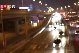 一个不爱摸车的夜班女公交司机图片