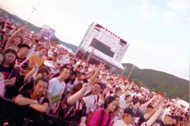 音浪来袭，氛围拉满！2023中国•靖宇首届松花江音乐节燃情开幕图片