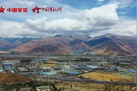 冲破硝烟 走进一场绝对真实而又惊险的“急行军”图片
