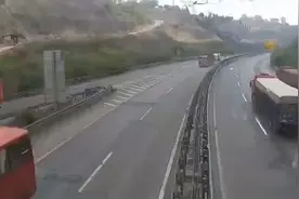 大巴拉着一车乘客在高速上倒车！山西高速交警：罚款200元+记12分图片