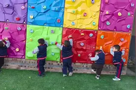 小小攀爬架 大大吸引力——南吕固中心幼儿园小二班户外观察记录图片