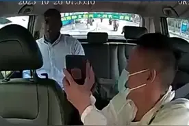 网约车司机向乘客确认手机尾号，遭到外国乘客大声吼叫并辱骂，司机保留监控向平台投诉图片