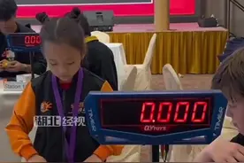 中国6岁女孩打破魔方世界记录，成为世界上唯一一个平均6秒以内的女子选手图片