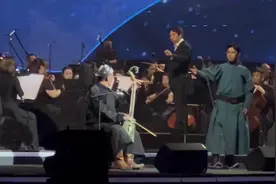 中国蒙古族男歌唱家 傲日其愣 《天边》-“感悟初心与党同行”经典歌曲交响音乐会图片