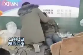 危险！街边爆米花摊机器爆炸致2人受伤图片