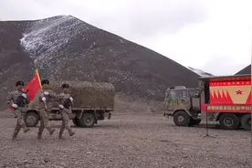 服役30年的老班长这一刻哭得像个孩子……图片