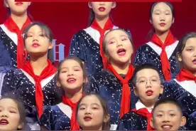 视频 | 乌鲁木齐小学生合唱《榜样》 用歌声致敬永不褪色的雷锋精神图片