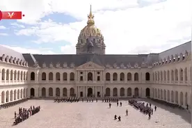 独家视频丨习近平检阅法兰西共和国卫队和三军仪仗队图片