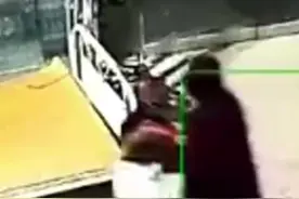 安徽一老人将一名女婴遗弃，女婴可能出生不满十小时 女婴已被警方带走图片