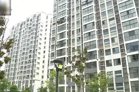 暖心！无锡一男孩悬在14楼窗外邻居托举救人图片