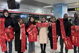 “甲骨文”主题地铁首发！外国朋友直呼Amazing图片