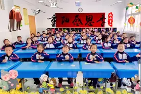 张店区凯瑞小学举行“指尖舞动展孝心，童心献爱迎重阳”手势舞表演图片