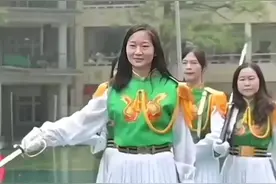 台湾高中女子仪仗队，网友看完不淡定了。。。图片