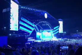 动力火车 演唱《当》 现场的气氛也太好了！图片