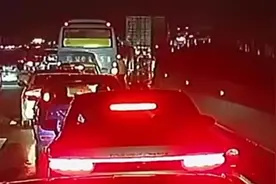 男子高速尿急把高架桥当隔离带一跃而下，知情人：幸无生命危险图片