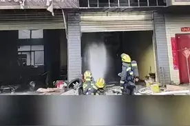警惕！烟头随手一扔，汽车修理店烧没了图片