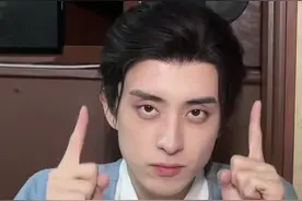 🔥敖瑞鹏手势舞暴击！这波“喂喂”直接喂到我心里了！图片