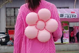 @武汉樱花，小姐姐喜欢你的这些周边图片