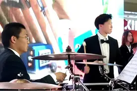视频 | 交响乐团鼓手手速快到出现残影，有没有学乐器的朋友解释一下，会乐器的不会都有无影手的本事吧图片