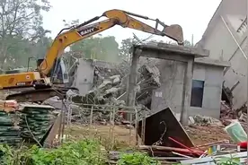 农村自建房被拆除，一百多万打水漂，大半辈子的心血就这样没了。图片