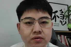 中科曙光股价从9月份的34涨到近期高点的89块，涨幅已经160%了。直到昨天，也就是12月3号，中科曙光直接跳水7%，今天又继续调整。在技术面看来，这就是标准的M顶，双头顶，从此之后就该一路下跌了。

那么这个说法准不准，到底股价77，市值1100亿的中科曙光值不值得投资呢？#股票 #投资 #中科曙光 #财经