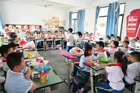 123年级各班庆祝六一儿童节视频封面